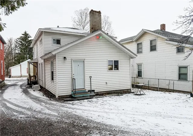 Listing Photo 2 - Condo for sale in building located at 19 Bradford St, Auburn, NY 12206 - Unit #