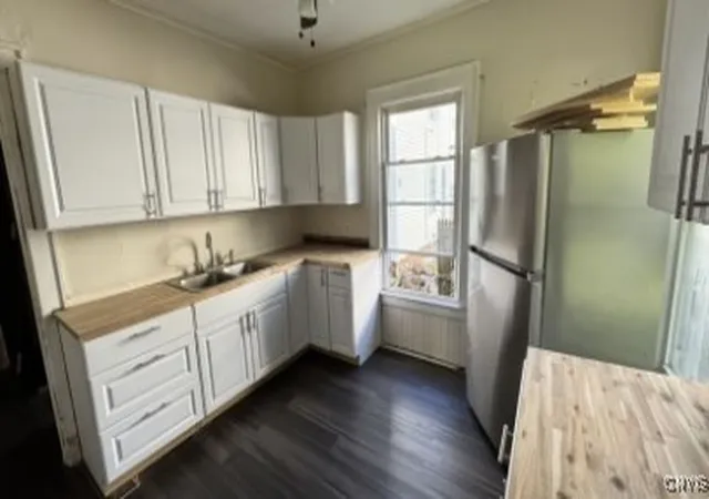 Homes for sale in Syracuse, NY | 121 Sedgwick St, Syracuse, NY 13203 | MLS# S1656061