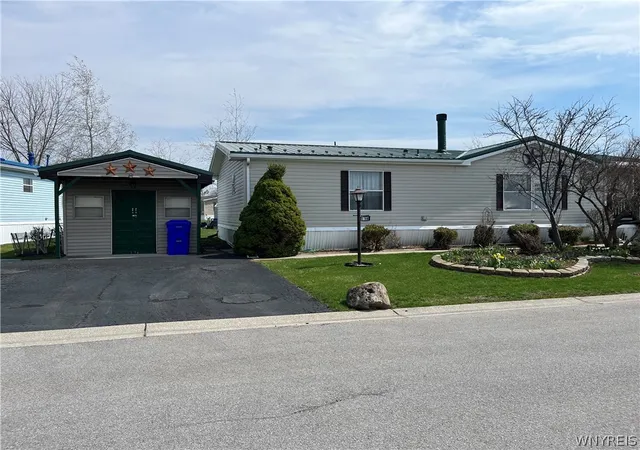 4th image of 1164 Timberwood Dr, Lockport, NY 14094 | MLS# B1656894
