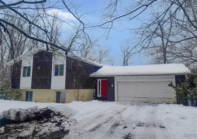 Homes for sale in Schroeppel, NY | 98 Ennis Ave, Schroeppel, NY 13132 | MLS# S1657444