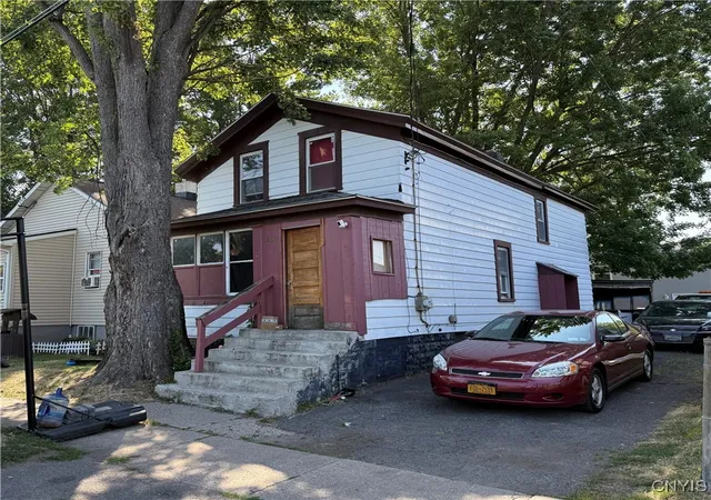 Homes for sale in De Witt, NY | 125 W 1St St, De Witt, NY 13057 | MLS# S1647246