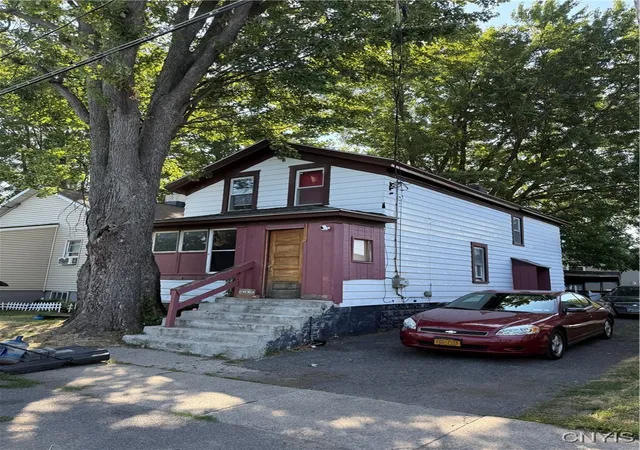 Homes for sale in De Witt, NY | 125 W 1St St, De Witt, NY 13057 | MLS# S1647246