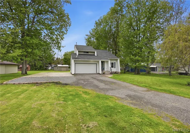 3rd image of 2972 Rosemarie Cir, Newfane, NY 14108 | MLS# B1657664