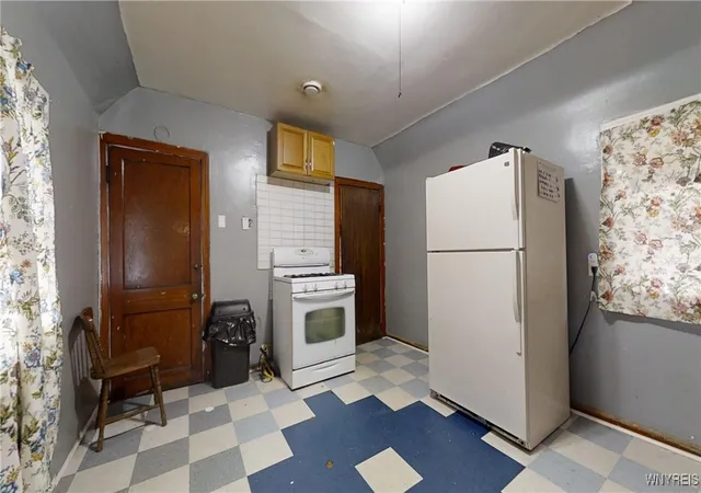 Homes for sale in Buffalo, NY | 52 Dart St, Buffalo, NY 14213 | MLS# B1657917