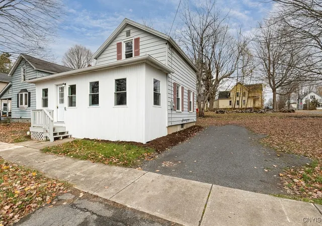 Homes for sale in Fulton, NY | 221 W 5th St S, Fulton, NY 13069 | MLS# S1651354