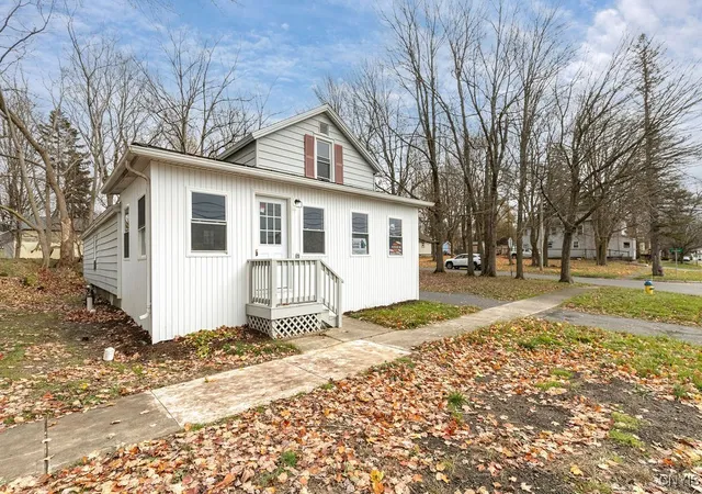 Homes for sale in Fulton, NY | 221 W 5th St S, Fulton, NY 13069 | MLS# S1651354
