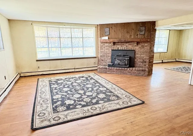 Photo 4 of Single family home for sale at 171 S Market St, Cape Vincent, NY 13618 | MLS# S1658542 | Listing updated on 2026-08-04
