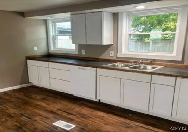 Photo 4 of Single family home for sale at 223 W 6th Street, Oswego, NY 13126 | MLS# S1658508 | Listing updated on 2026-07-23