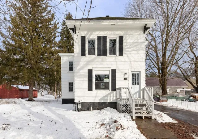 Homes for sale in Fulton, NY | 415 W 2nd St S, Fulton, NY 13069 | MLS# S1658523