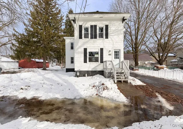 Homes for sale in Fulton, NY | 415 W 2nd St S, Fulton, NY 13069 | MLS# S1658523