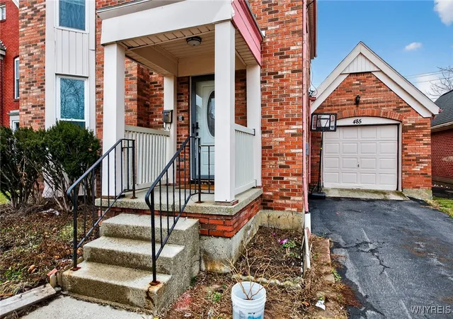 Photo 4 of Sale Pending at 485 Hickory St, Buffalo, NY 14204 | MLS# B1658799 | Listing updated on 2026-02-06