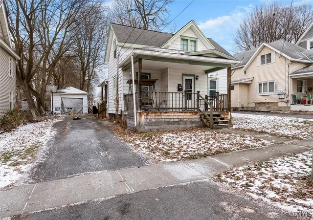Photo 4 of Single family home for sale at 11 Liberty St, Auburn, NY 13021 | MLS# S1658803 | Listing updated on 2026-07-17