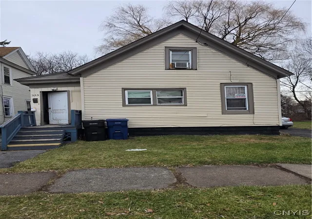 Homes for sale in Syracuse, NY | 325 Rich St, Syracuse, NY 13207 | MLS# S1658697