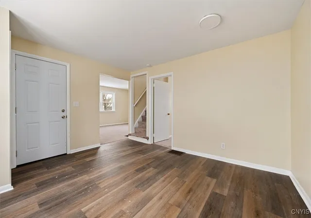 Photo 3 of Single family home for sale at 546 Stone St, Oneida, NY 13421 | MLS# S1658692 | Listing updated on 2026-07-20