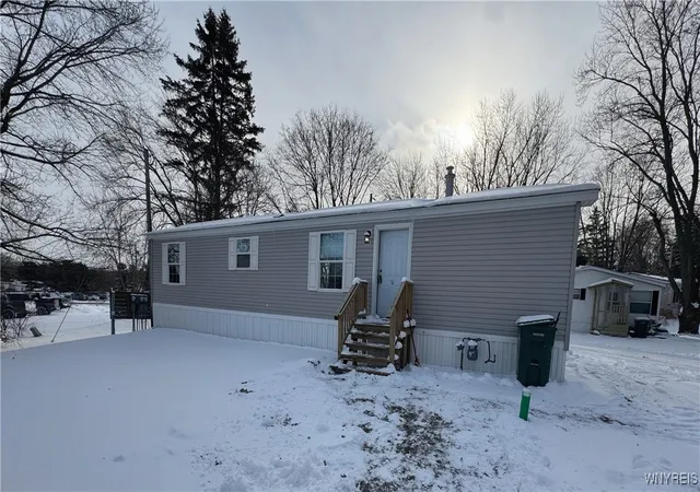 Homes for sale in Batavia, NY | 5 Crystal Ln, Batavia, NY 14020 | MLS# B1658966