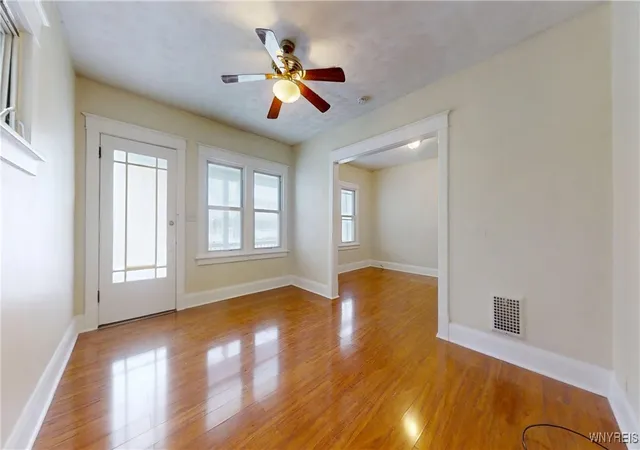 Listing Photo 4 - Condo for sale in building located at 2459 La Salle Ave, Niagara Falls, NY 14301