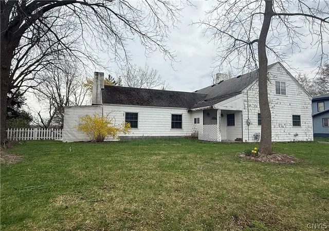 1st image of 1001 Cold Springs Rd, Liverpool, NY 13088 | MLS# S1658809