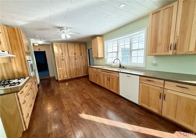 4th image of 1001 Cold Springs Rd, Liverpool, NY 13088 | MLS# S1658809