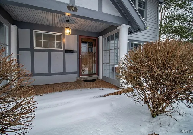 3rd image of 104 Burlingame Rd, Syracuse, NY 13203 | MLS# S1658679