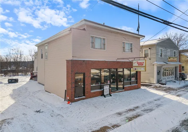 Homes for sale in De Witt, NY | 135 W Manlius St, De Witt, NY 13057 | MLS# S1660087