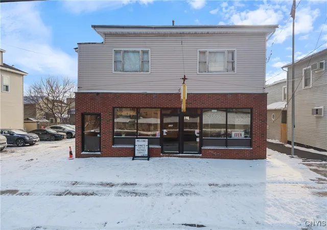 Homes for sale in De Witt, NY | 135 W Manlius St, De Witt, NY 13057 | MLS# S1660087