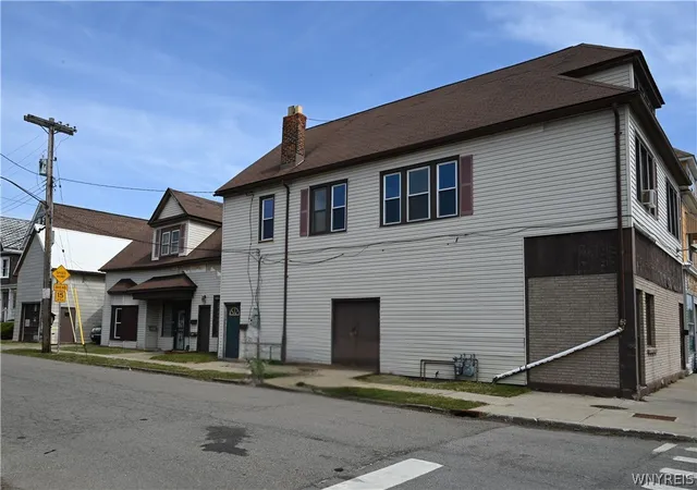 18th image of 1812 Clinton St, Buffalo, NY 14206 | MLS# B1660524