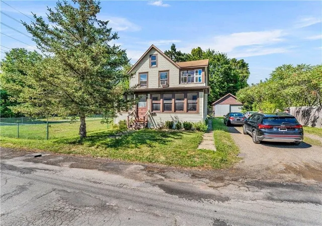 2nd image of 15 Susquehanna St, Oneonta, NY 13820 | MLS# R1661092