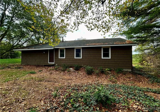 Homes for sale in Cambria, NY | 3530 Ridge Rd, Cambria, NY 14094 | MLS# B1647046