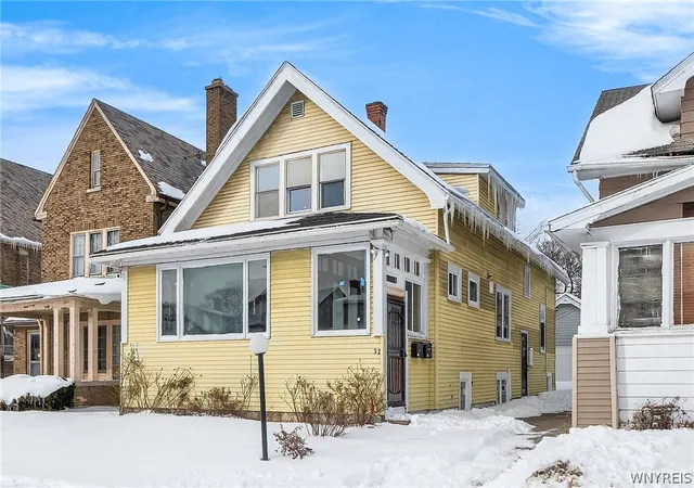 Photo 1 of Sale Pending at 32 Brunswick Blvd, Buffalo, NY 14208 | MLS# B1661418 | Listing updated on 2026-03-16