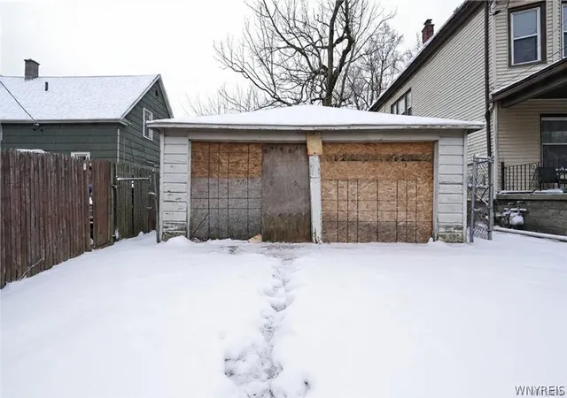 Homes for sale in Buffalo, NY | 86 Benzinger St, Buffalo, NY 14206 | MLS# B1661619