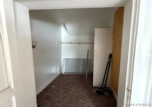 Listing Photo 5 - Condo for sale in building located at 615 Chestnut Ave, Niagara Falls, NY 14305