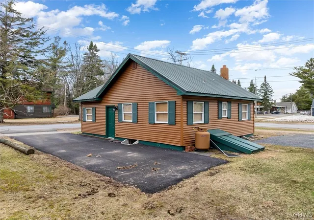 Homes for sale in Webb, NY | 121 River St, Webb, NY 13420 | MLS# S1661568