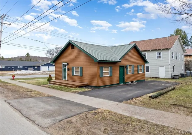 Homes for sale in Webb, NY | 121 River St, Webb, NY 13420 | MLS# S1661568