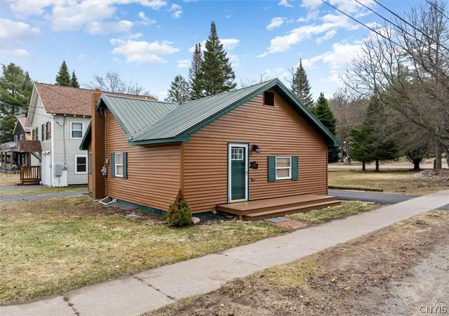 Homes for sale in Webb, NY | 121 River St, Webb, NY 13420 | MLS# S1661568