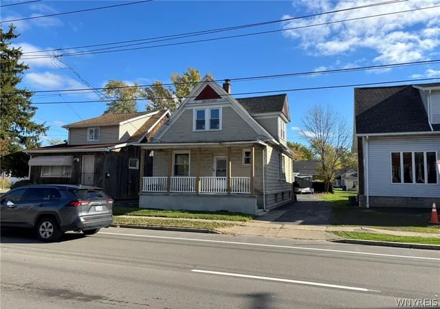Homes for sale in West Seneca, NY | 1403 Union Rd, West Seneca, NY 14224 | MLS# B1662035