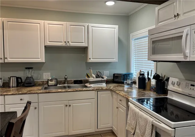 4th image of 10 Reynolds Ave, Oneonta, NY 13820 | MLS# R1662162