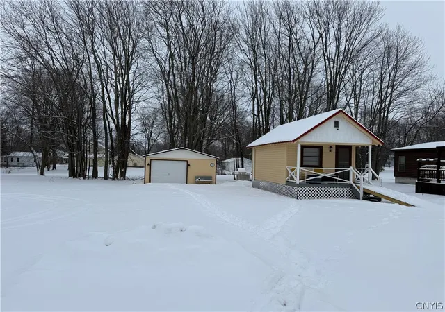Photo 1 of Single family home for sale at 282 Lee St, Cape Vincent, NY 13618 | MLS# S1662290 | Listing updated on 2026-04-01