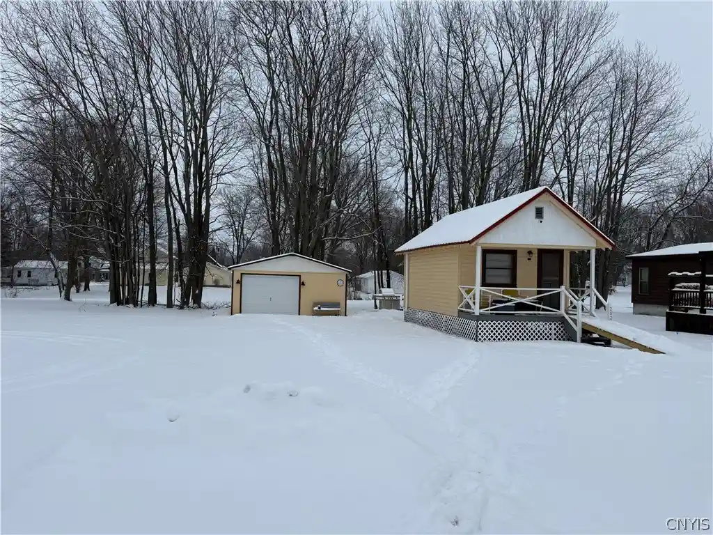 Photo 1 of Single family home for sale at 282 Lee St, Cape Vincent, NY 13618 | MLS# S1662290 | Listing updated on 2026-04-01