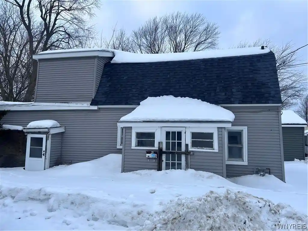 Photo 1 of Sale Pending at 33 Marshall Pl, Lockport, NY 14094 | MLS# B1661969 | Listing updated on 2026-09-16