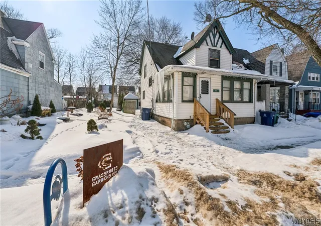 Homes for sale in Buffalo, NY | 91 Mayer Ave, Buffalo, NY 14207 | MLS# B1662358