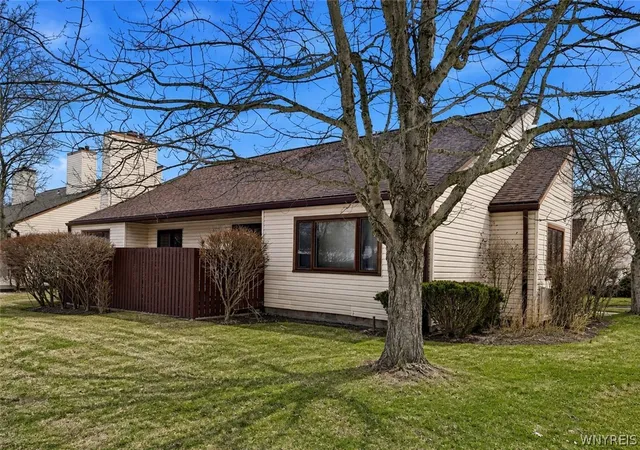 Homes for sale in Amherst, NY | 53 Old Meadow Dr, Amherst, NY 14051 | MLS# B1662593