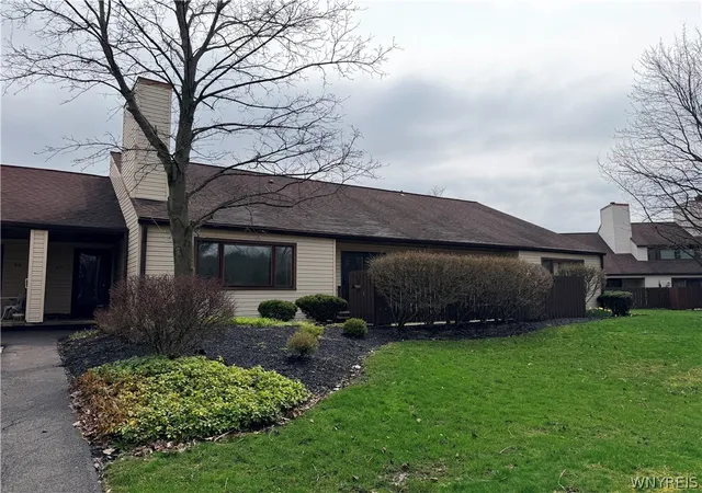 Homes for sale in Amherst, NY | 53 Old Meadow Dr, Amherst, NY 14051 | MLS# B1662593