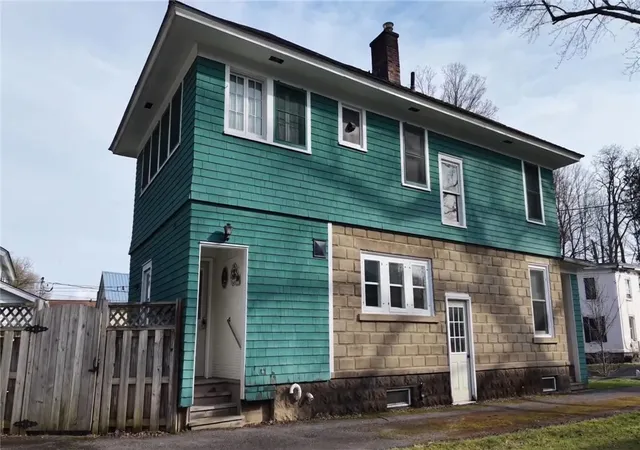 3rd image of 20 Taylor St, Oxford, NY 13830 | MLS# R1662321