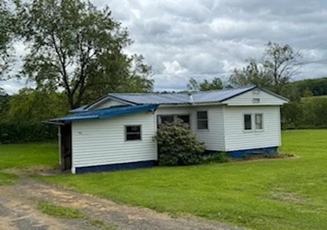 3rd image of 105 Loomis Ln, Columbus, NY 13460 | MLS# R1662336