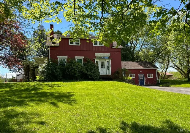 Homes for sale in Whitestown, NY | 1401 Utica St, Whitestown, NY 13424 | MLS# S1662769