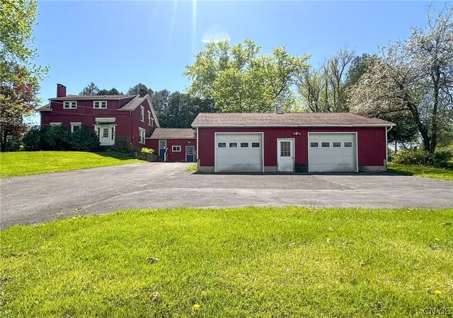 Homes for sale in Whitestown, NY | 1401 Utica St, Whitestown, NY 13424 | MLS# S1662769