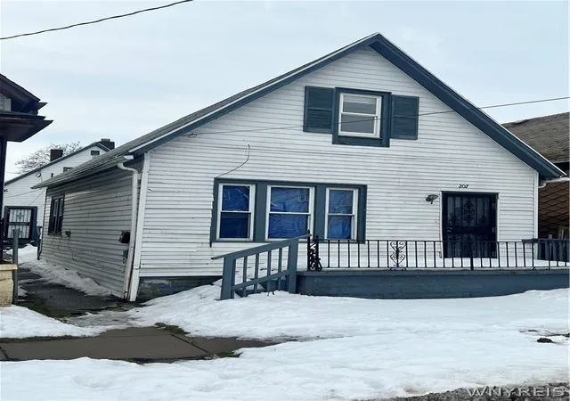 Homes for sale in Buffalo, NY | 207 Oneida St, Buffalo, NY 14206 | MLS# B1662827