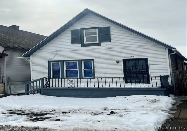 Homes for sale in Buffalo, NY | 207 Oneida St, Buffalo, NY 14206 | MLS# B1662827