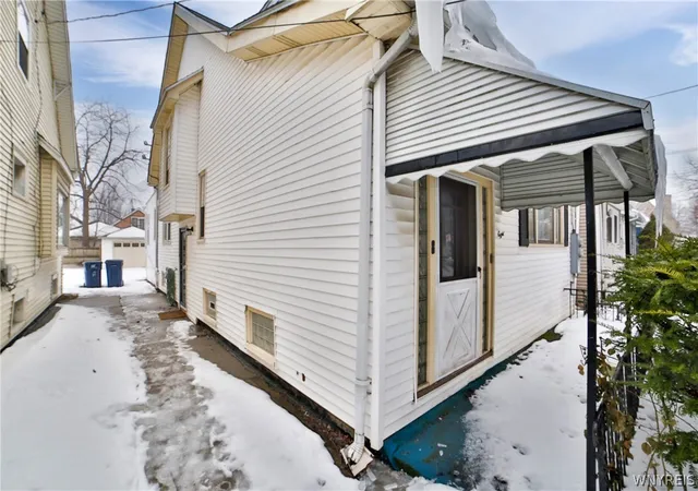 Homes for sale in Buffalo, NY | 8 Midvale Ave, Buffalo, NY 14215 | MLS# B1663015