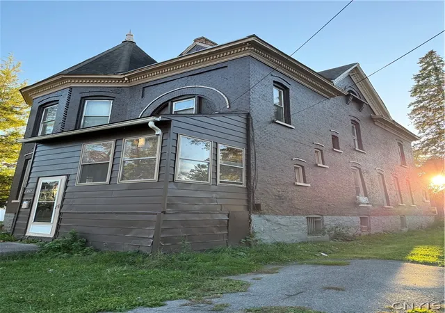 Homes for sale in Oneida, NY | 340 Seneca St, Oneida, NY 13421 | MLS# S1663489